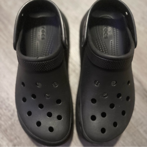 Crocs Black Platform Clogs size 9W/7M like new - Picture 2 of 10